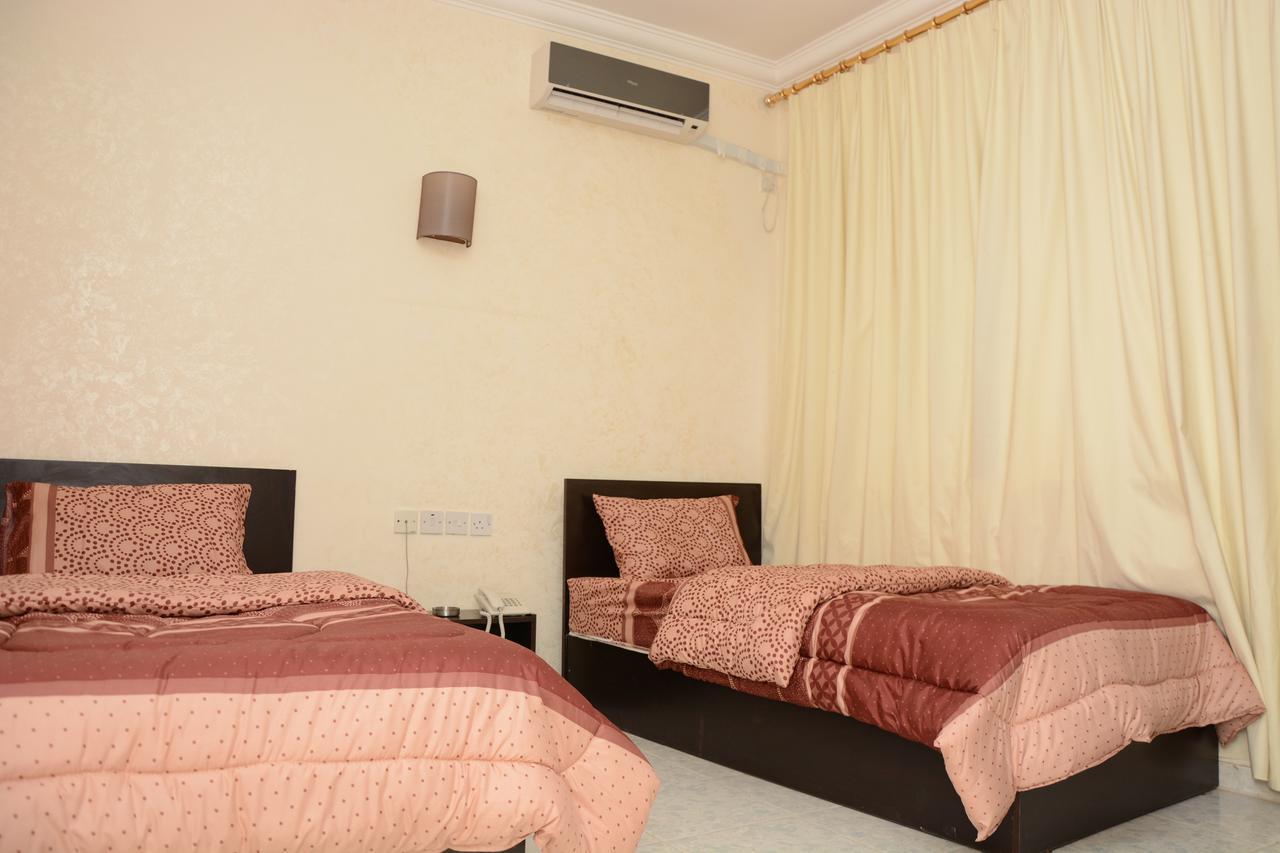 Teeba Palace Hotel Suites Amman Bagian luar foto