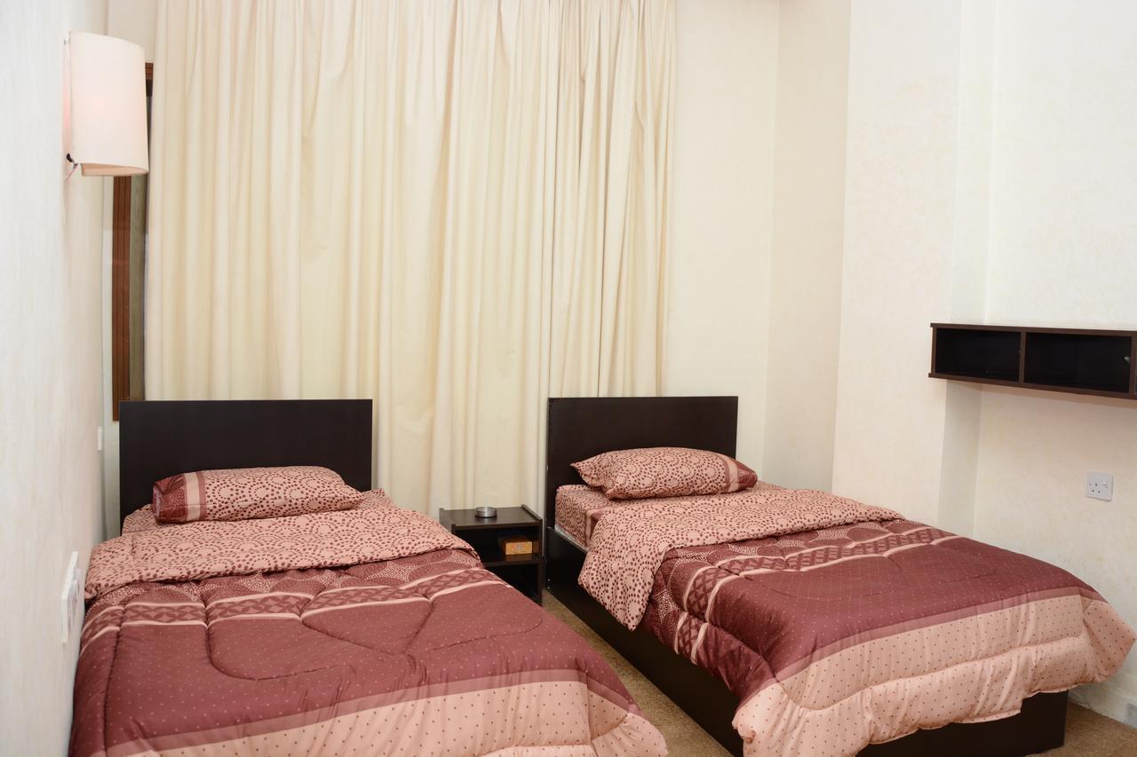 Teeba Palace Hotel Suites Amman Bagian luar foto