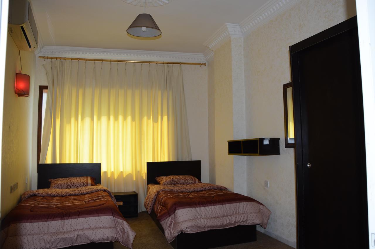 Teeba Palace Hotel Suites Amman Bagian luar foto