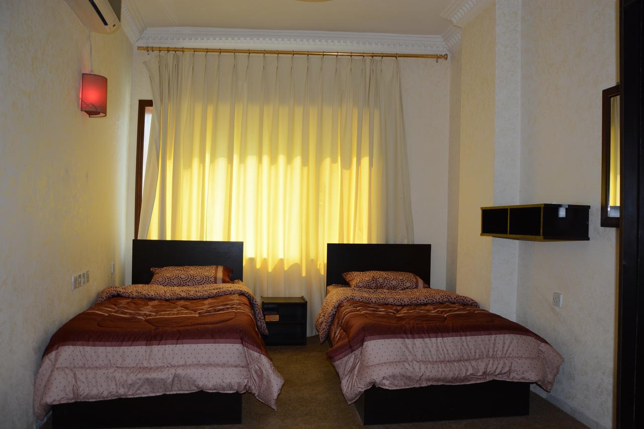 Teeba Palace Hotel Suites Amman Bagian luar foto