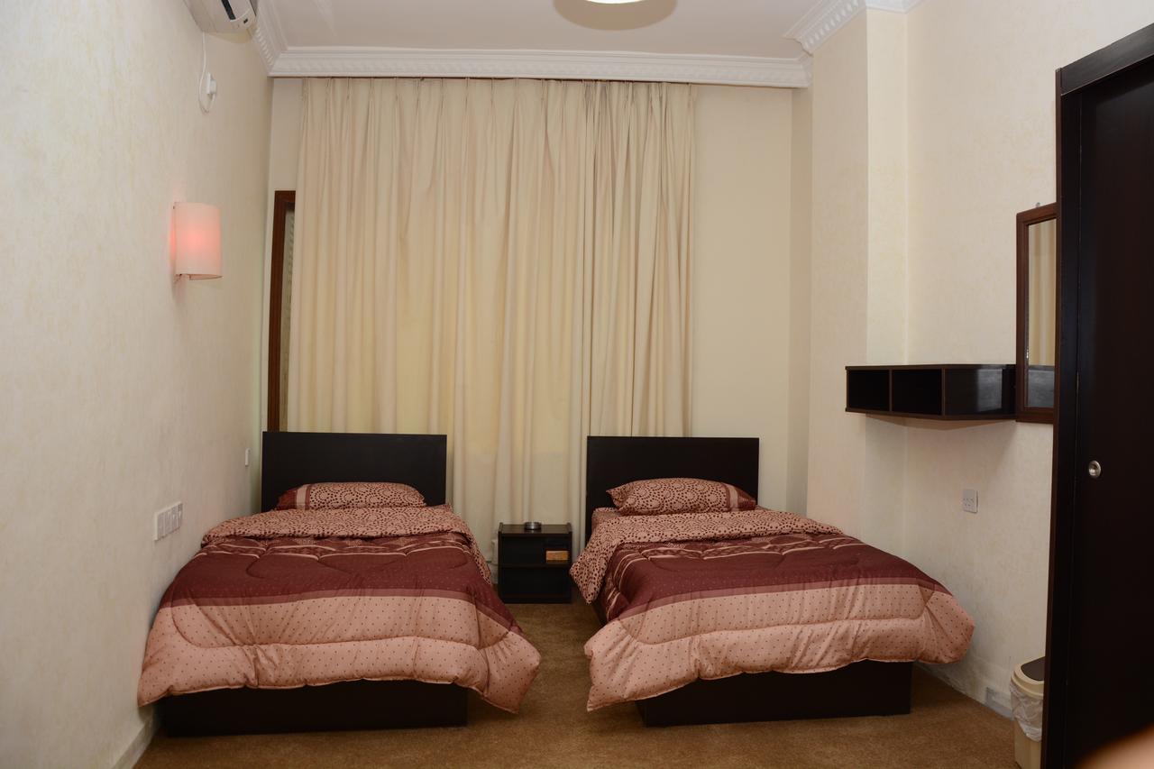 Teeba Palace Hotel Suites Amman Bagian luar foto