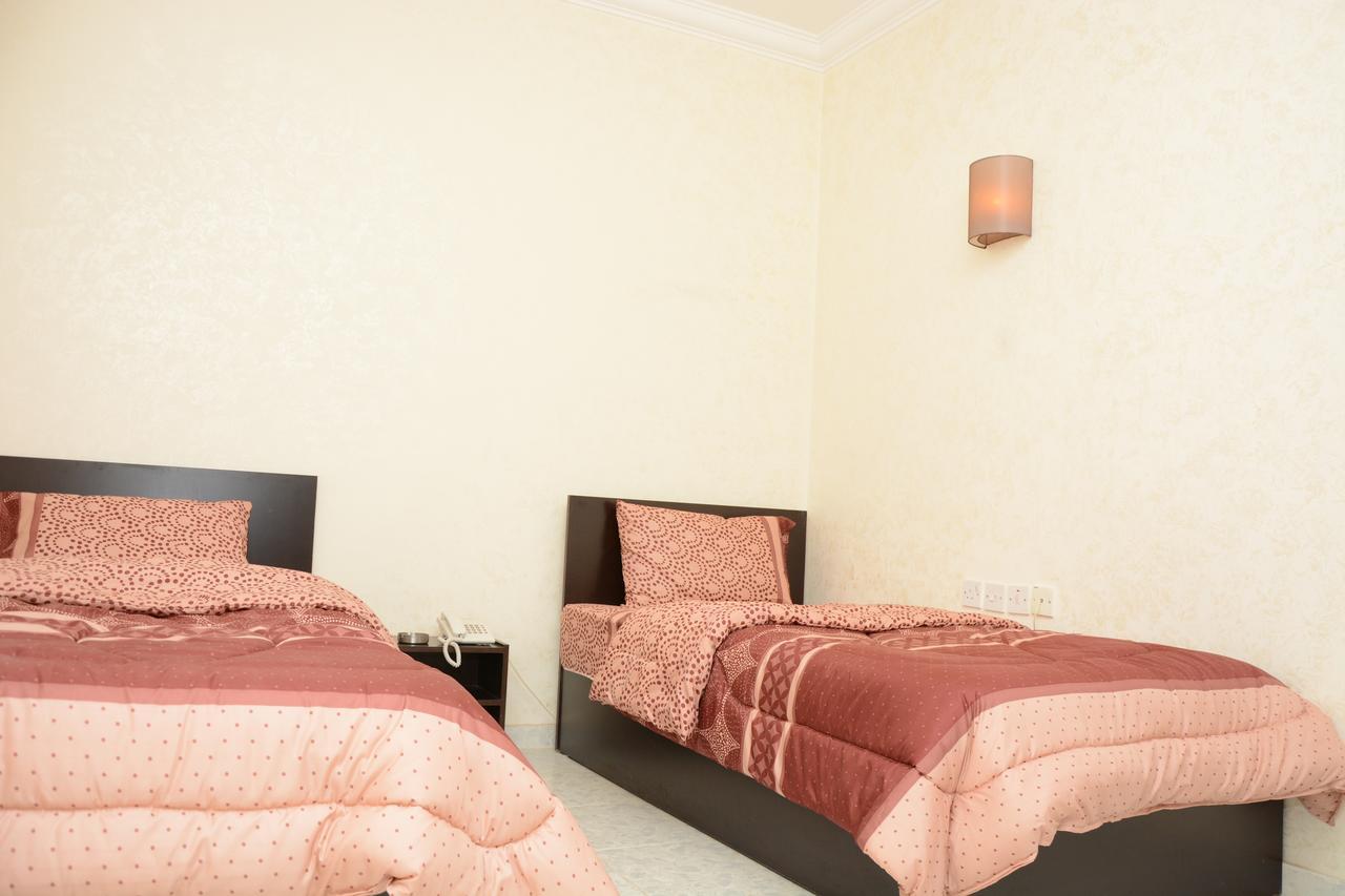 Teeba Palace Hotel Suites Amman Bagian luar foto