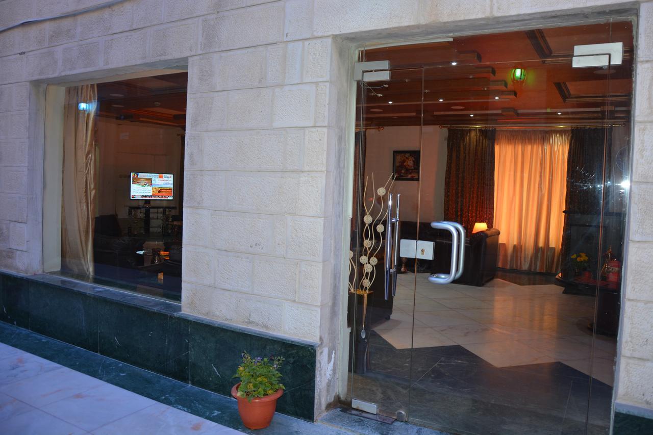 Teeba Palace Hotel Suites Amman Bagian luar foto