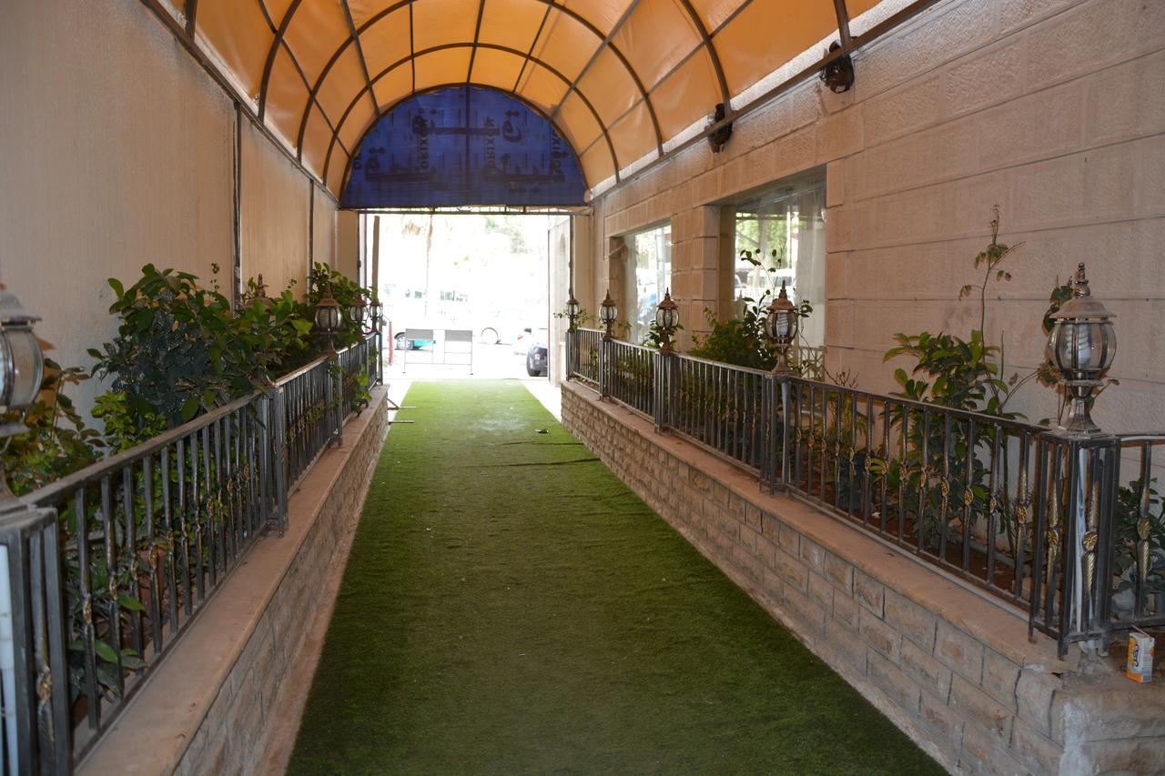 Teeba Palace Hotel Suites Amman Bagian luar foto