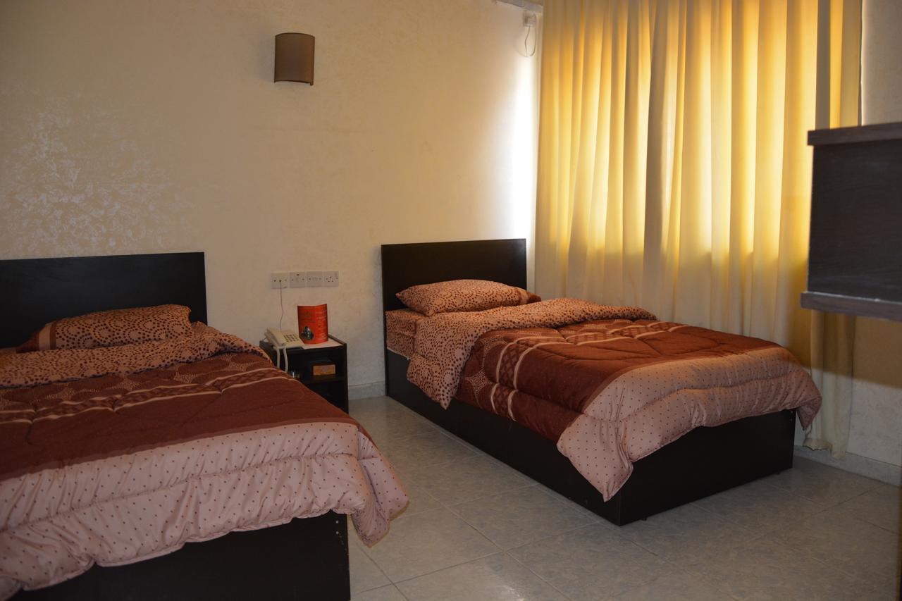 Teeba Palace Hotel Suites Amman Bagian luar foto