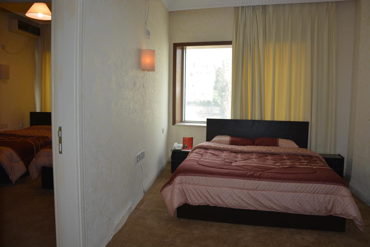Teeba Palace Hotel Suites Amman Bagian luar foto