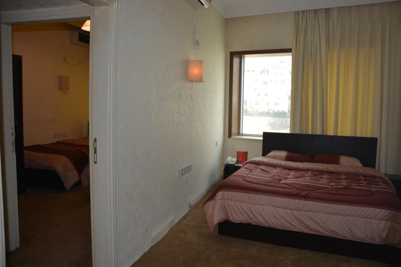 Teeba Palace Hotel Suites Amman Bagian luar foto